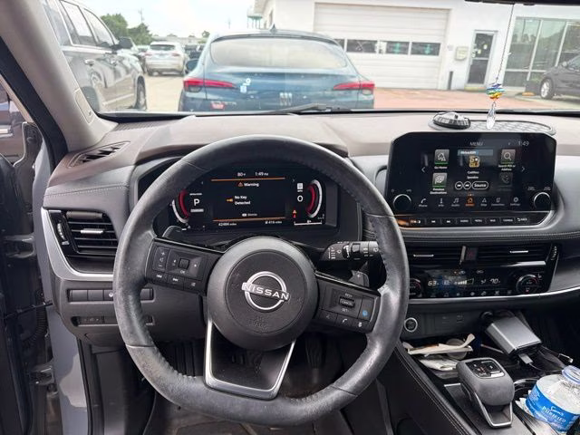 2022 Boulder Gray Pearl/Super Black Nissan Rogue Platinum FWD SUV