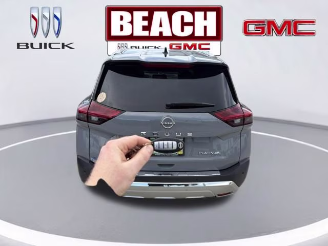 2022 Boulder Gray Pearl/Super Black Nissan Rogue Platinum FWD SUV