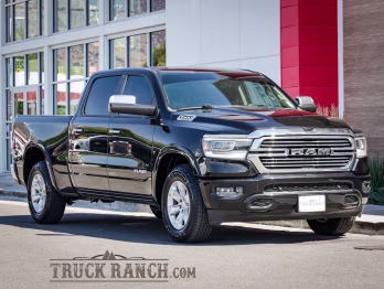 2019 Diamond Black Crystal Pearlcoat Ram 1500 Laramie Truck