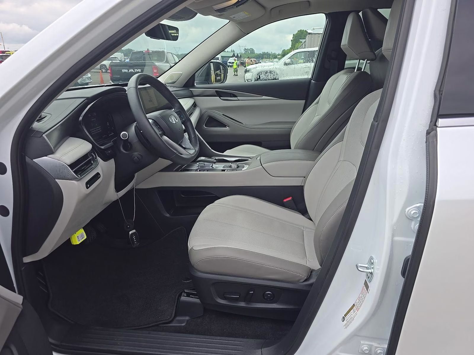 2026 White INFINITI QX60 LUXE AWD SUV