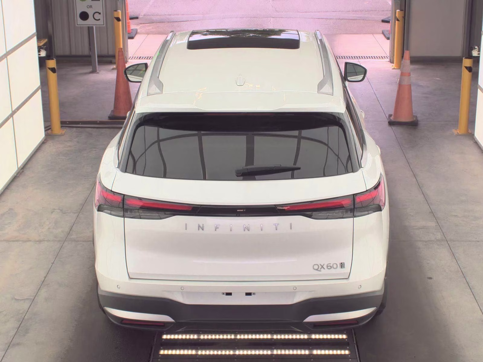 2026 White INFINITI QX60 LUXE AWD SUV