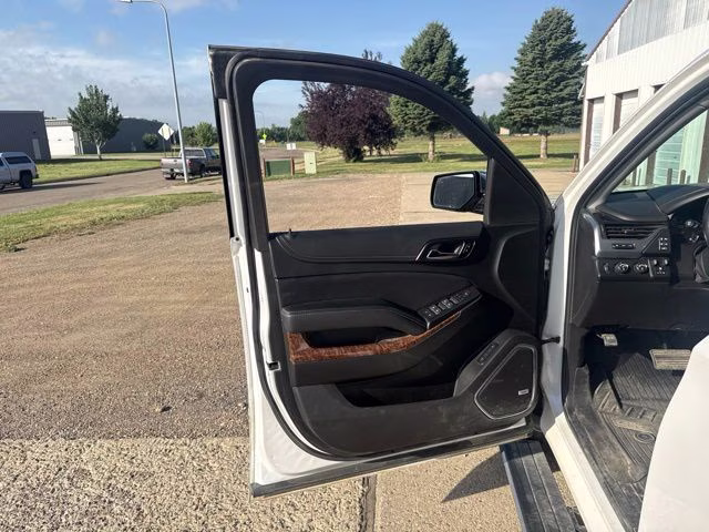 2019 Iridescent Pearl Tricoat Chevrolet Suburban Premier 4X4 SUV