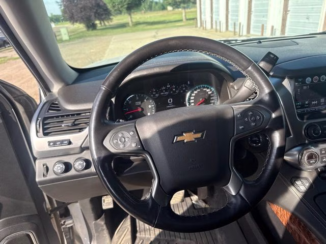 2019 Iridescent Pearl Tricoat Chevrolet Suburban Premier 4X4 SUV