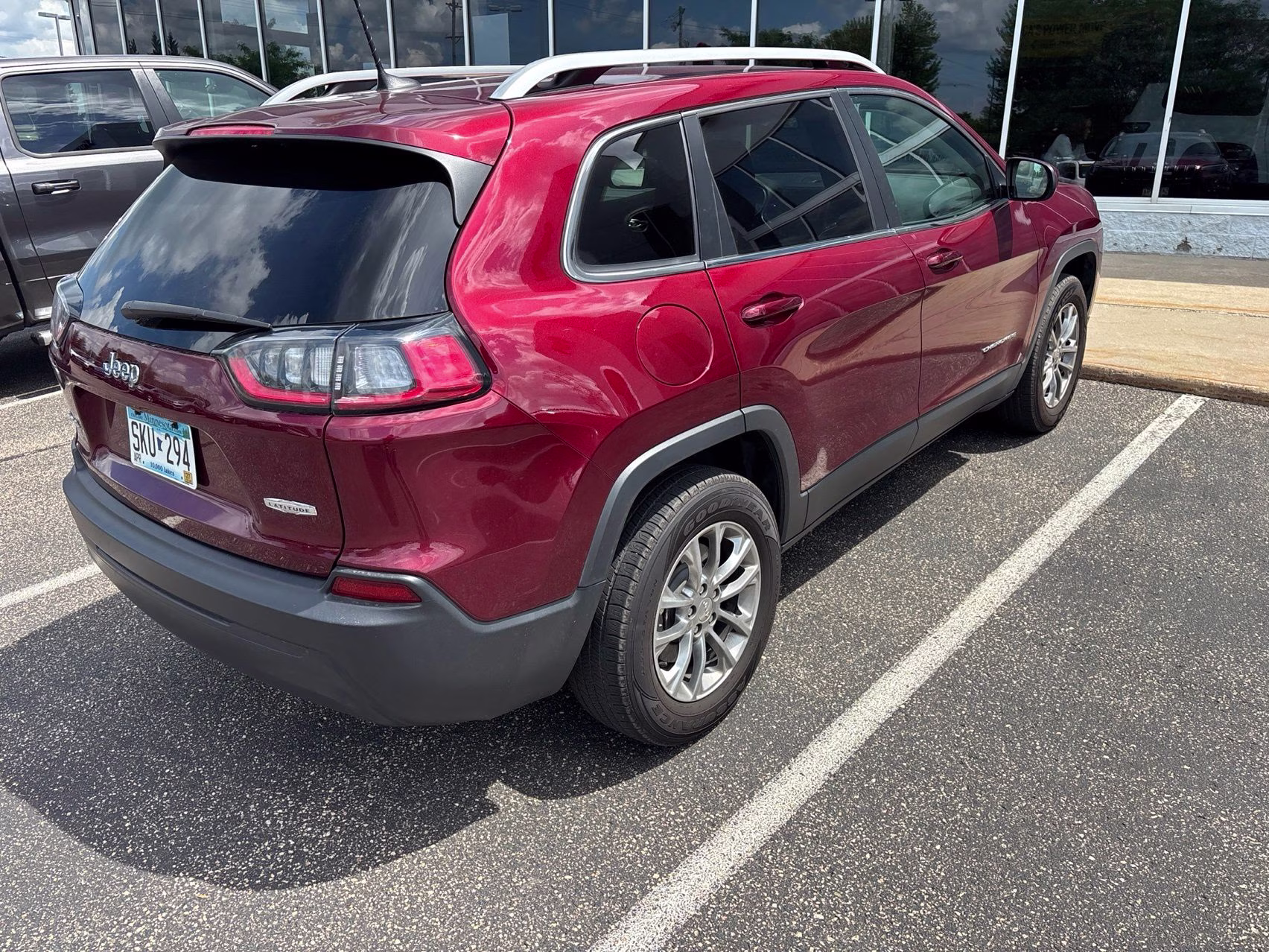 2019 Velvet Red Pearlcoat Jeep Cherokee Latitude Plus 4X4 SUV