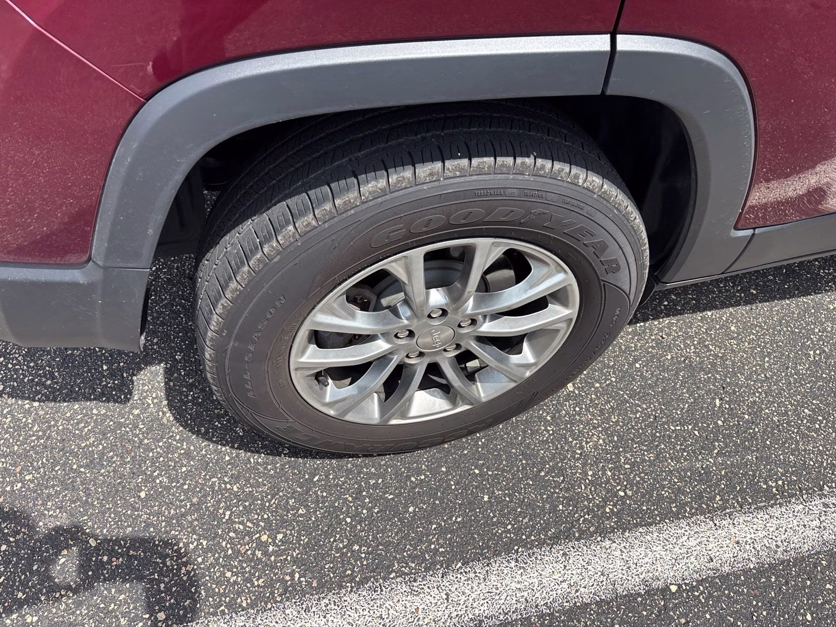 2019 Velvet Red Pearlcoat Jeep Cherokee Latitude Plus 4X4 SUV