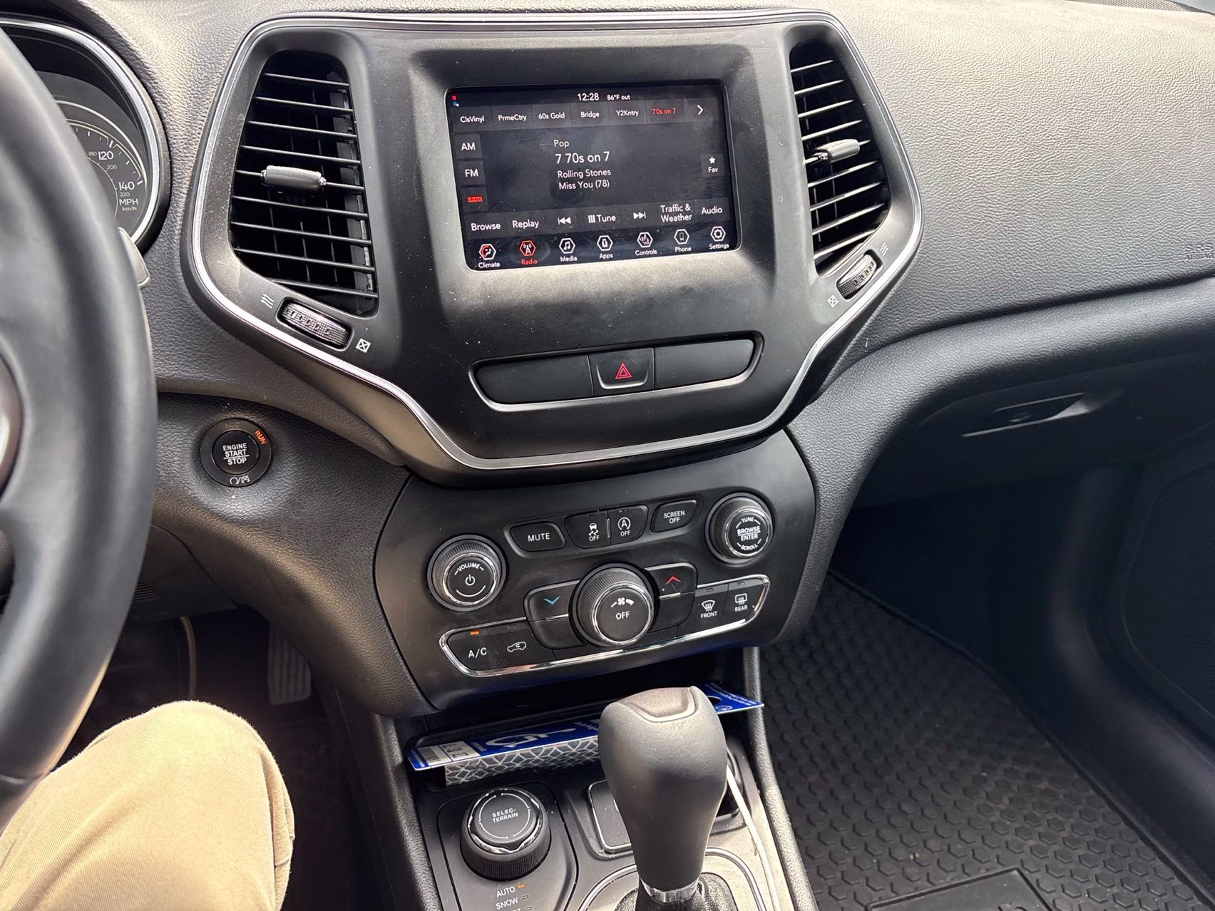 2019 Velvet Red Pearlcoat Jeep Cherokee Latitude Plus 4X4 SUV