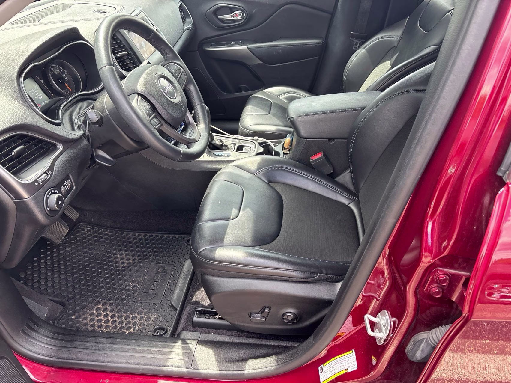 2019 Velvet Red Pearlcoat Jeep Cherokee Latitude Plus 4X4 SUV