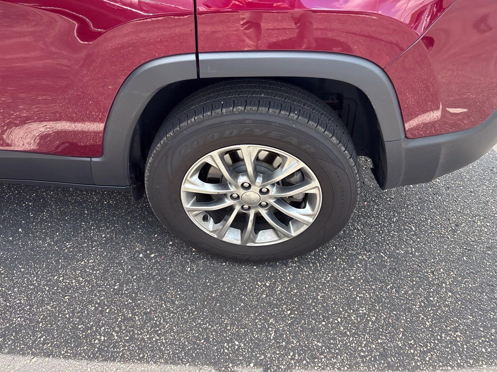 2019 Velvet Red Pearlcoat Jeep Cherokee Latitude Plus 4X4 SUV