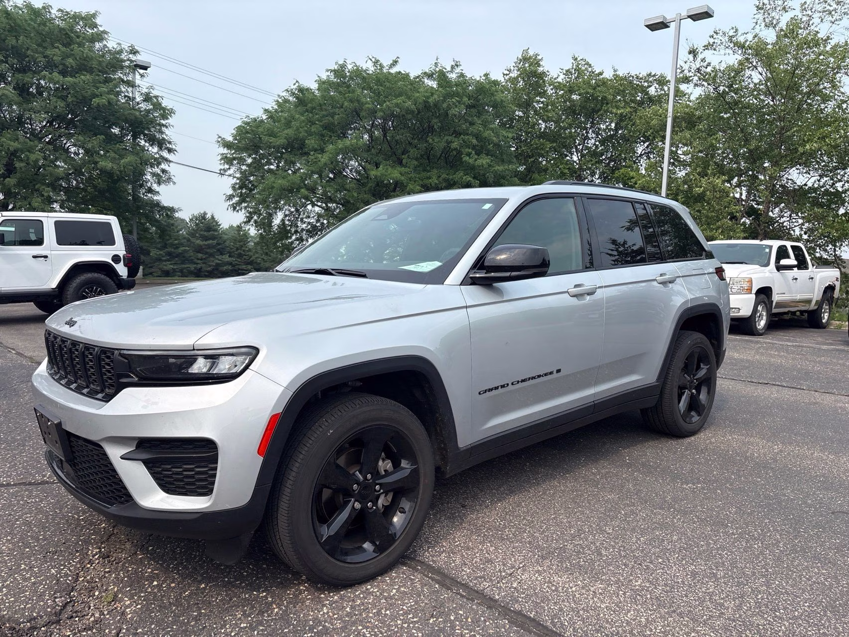 2024 Silver Zynith Jeep Grand Cherokee Altitude X 4X4 SUV