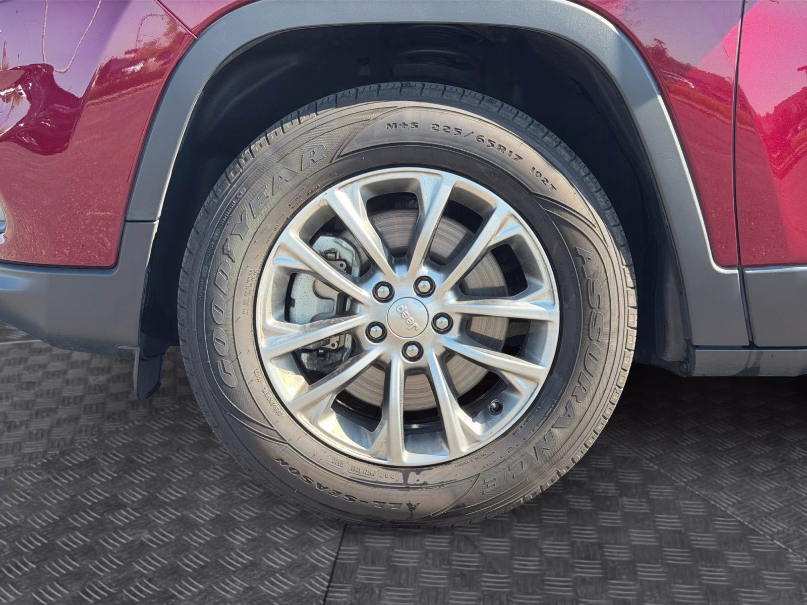 2019 Velvet Red Pearlcoat Jeep Cherokee Latitude Plus 4X4 SUV