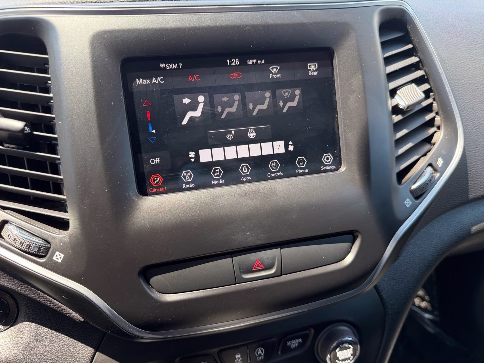 2019 Velvet Red Pearlcoat Jeep Cherokee Latitude Plus 4X4 SUV