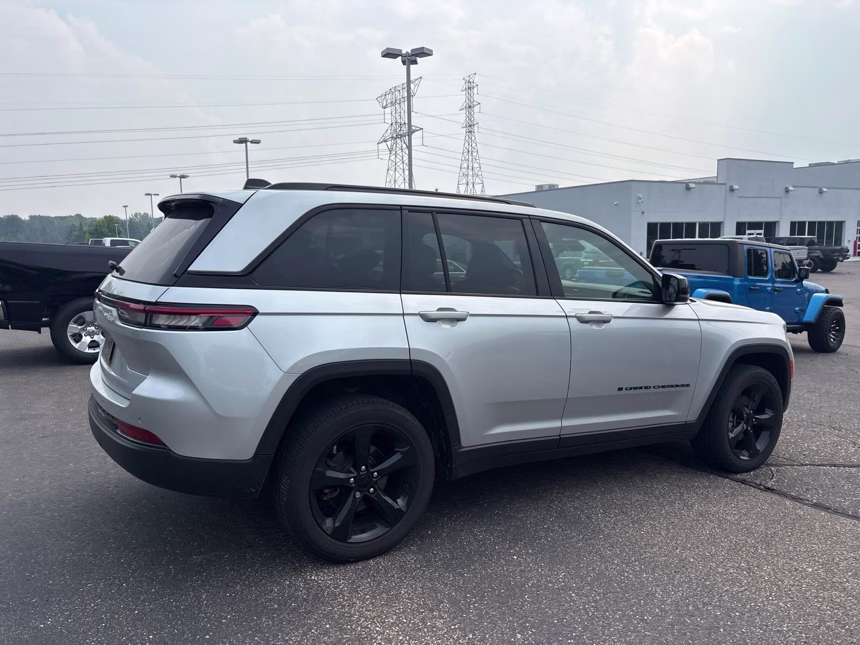 2024 Silver Zynith Jeep Grand Cherokee Altitude X 4X4 SUV