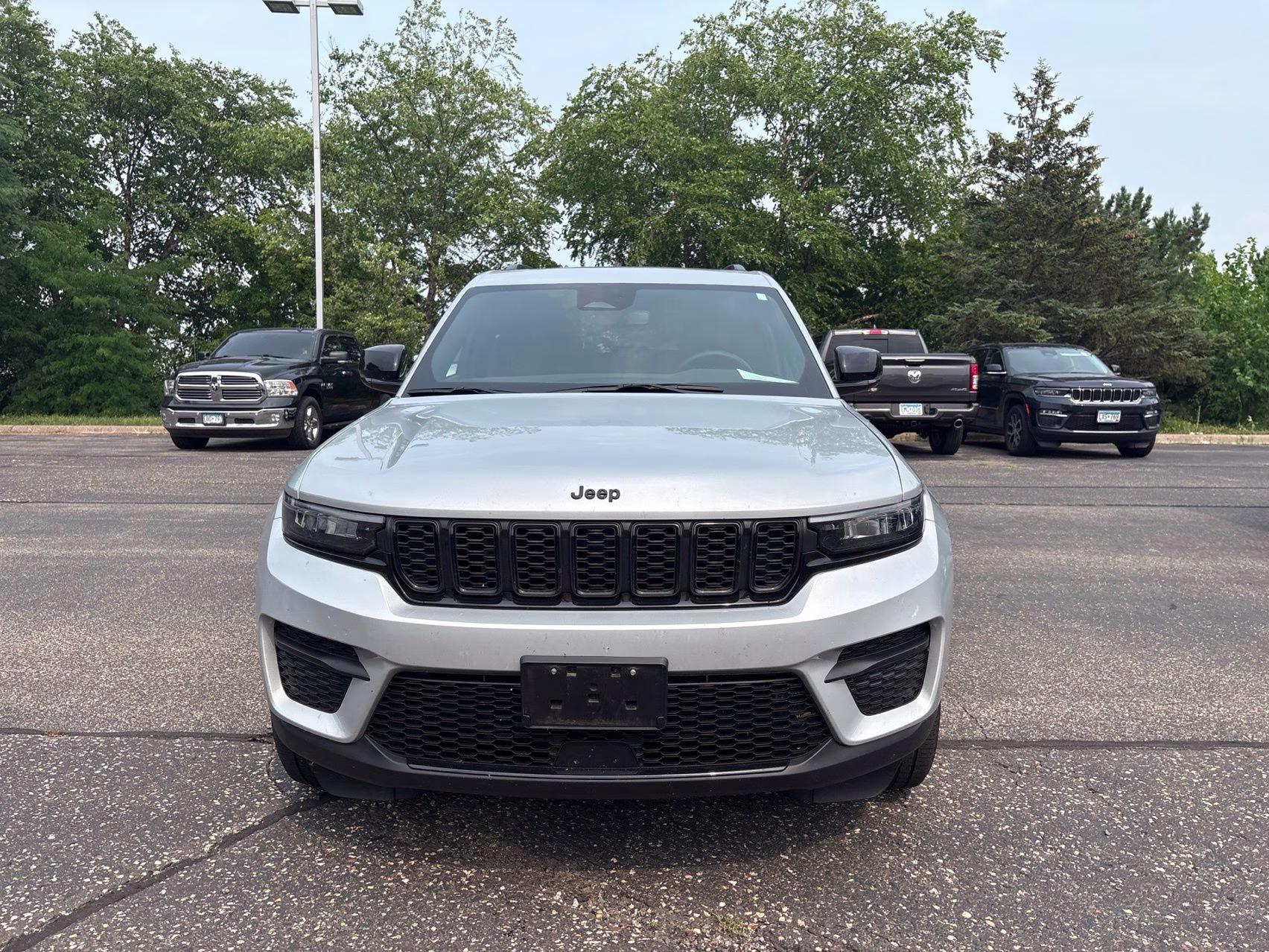 2024 Silver Zynith Jeep Grand Cherokee Altitude X 4X4 SUV