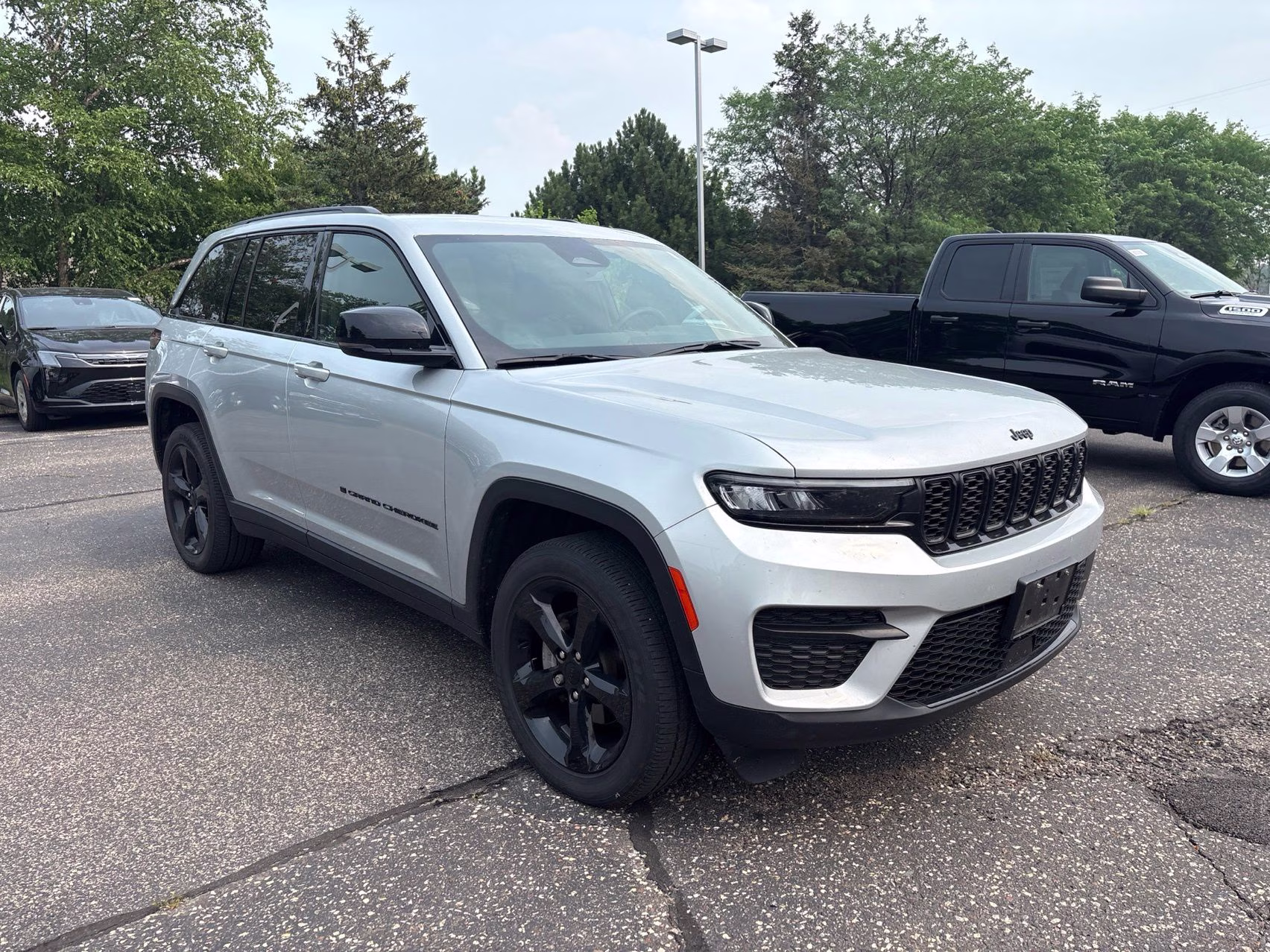 2024 Silver Zynith Jeep Grand Cherokee Altitude X 4X4 SUV