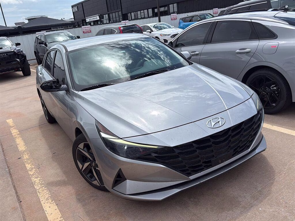2023 Shimmering Silver Pearl Hyundai Elantra SEL FWD Sedan