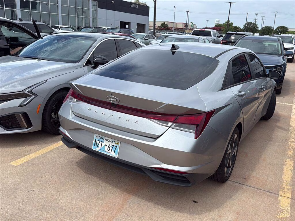 2023 Shimmering Silver Pearl Hyundai Elantra SEL FWD Sedan
