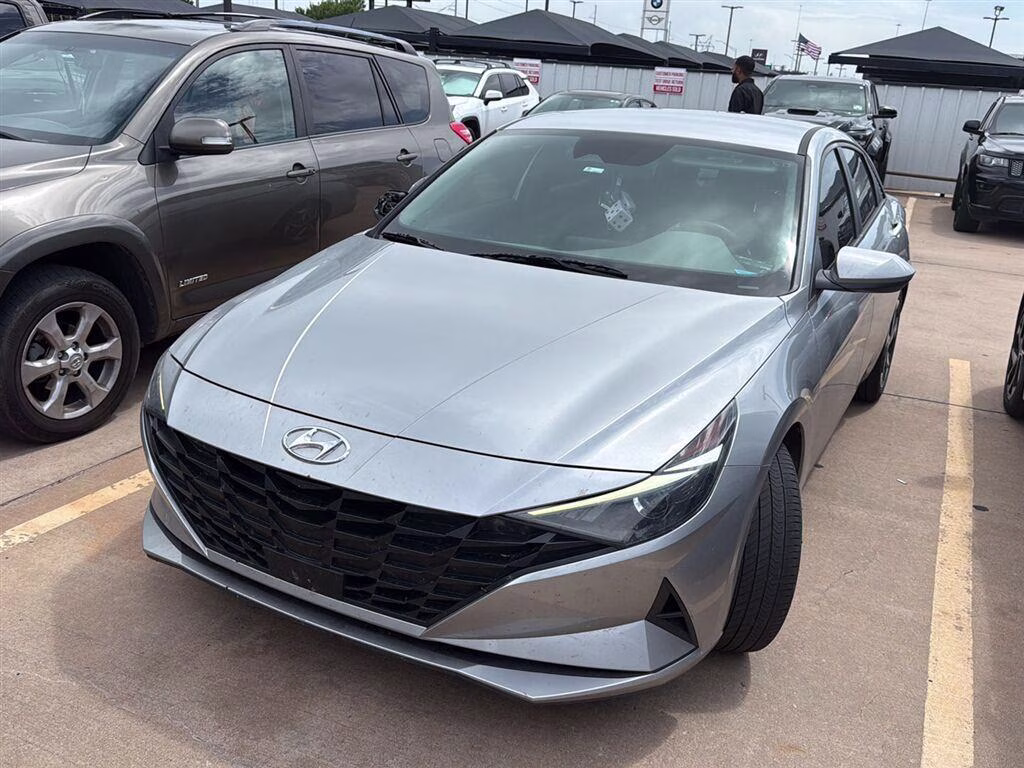 2023 Shimmering Silver Pearl Hyundai Elantra SEL FWD Sedan