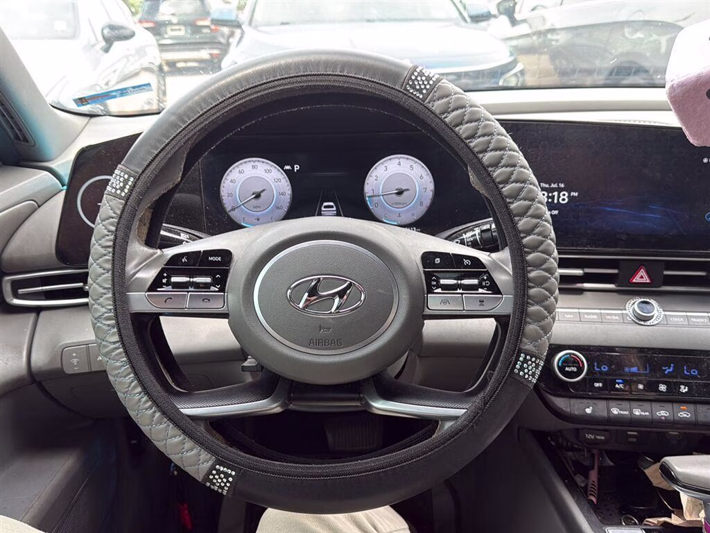 2023 Shimmering Silver Pearl Hyundai Elantra SEL FWD Sedan