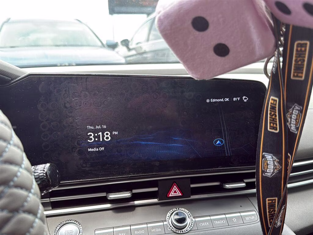2023 Shimmering Silver Pearl Hyundai Elantra SEL FWD Sedan