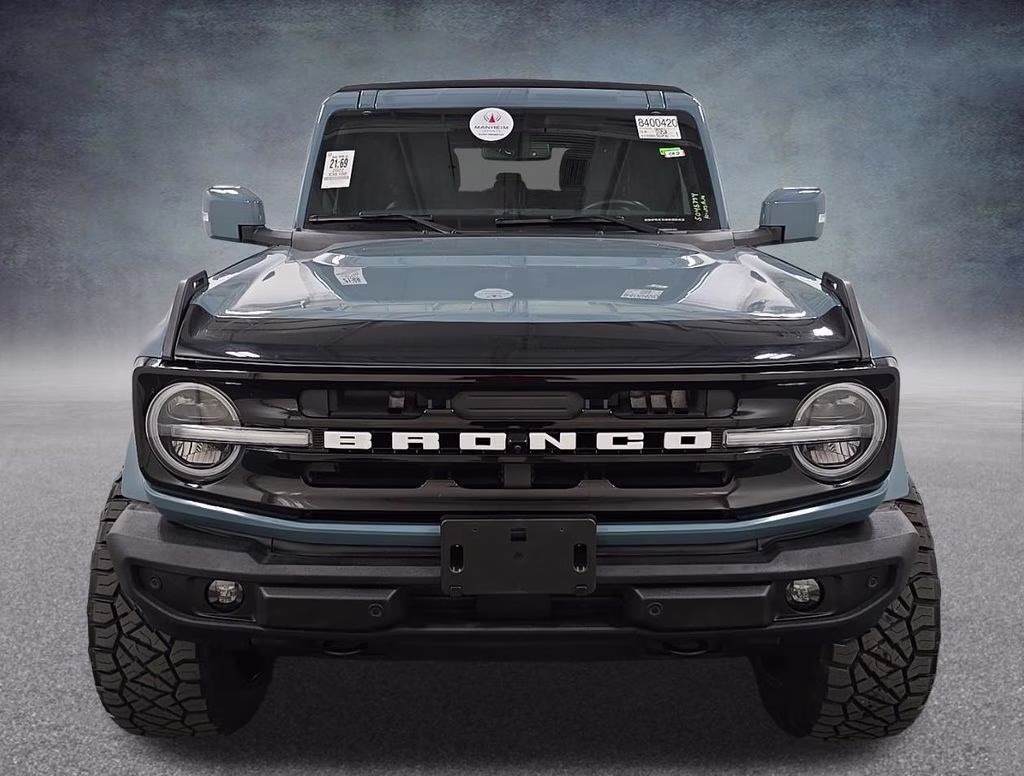 2022 Blue Ford Bronco Outer Banks 4X4 SUV