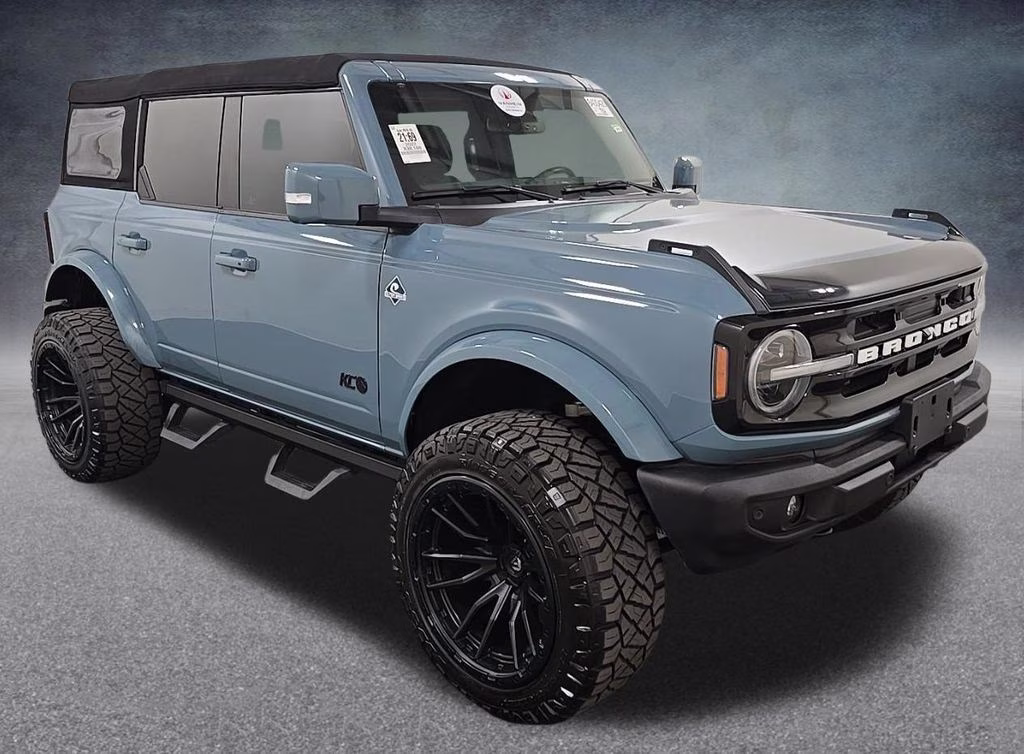 2022 Blue Ford Bronco Outer Banks 4X4 SUV