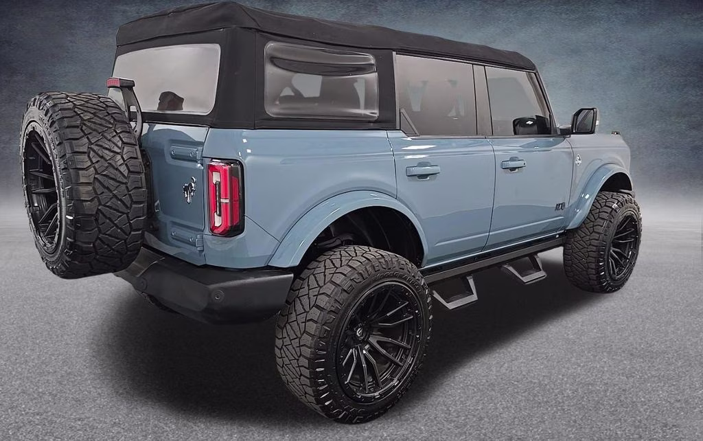 2022 Blue Ford Bronco Outer Banks 4X4 SUV