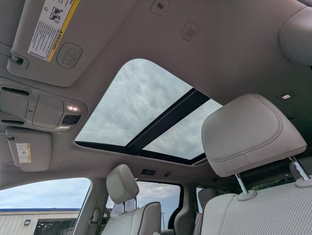 2018 Granite Crystal Metallic Clearcoat Chrysler Pacifica Limited FWD Van