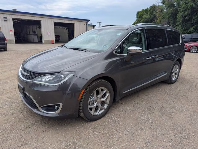 2018 Granite Crystal Metallic Clearcoat Chrysler Pacifica Limited FWD Van