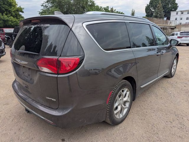 2018 Granite Crystal Metallic Clearcoat Chrysler Pacifica Limited FWD Van