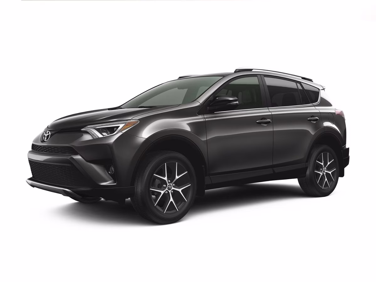 2018 Super White Toyota RAV4 SE AWD SUV