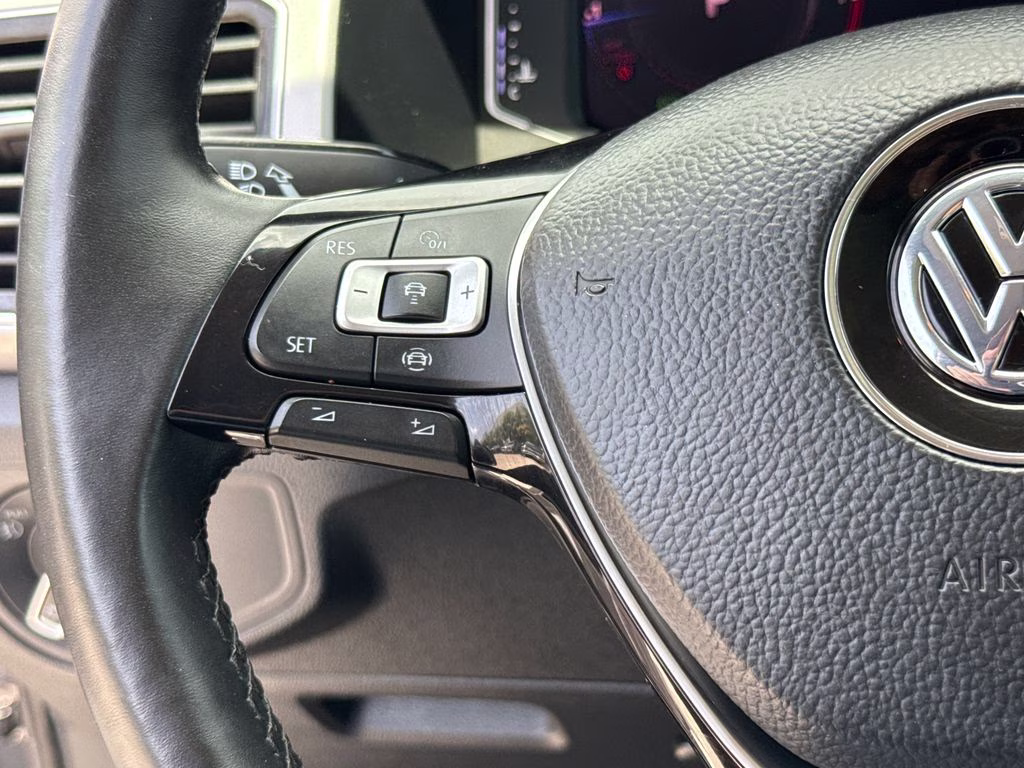 2019 Platinum Gray Metallic Volkswagen Atlas 3.6L V6 SEL R-Line FWD SUV