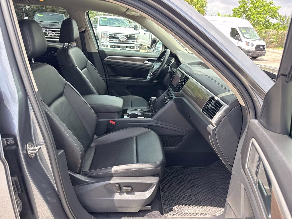 2019 Platinum Gray Metallic Volkswagen Atlas 3.6L V6 SEL R-Line FWD SUV