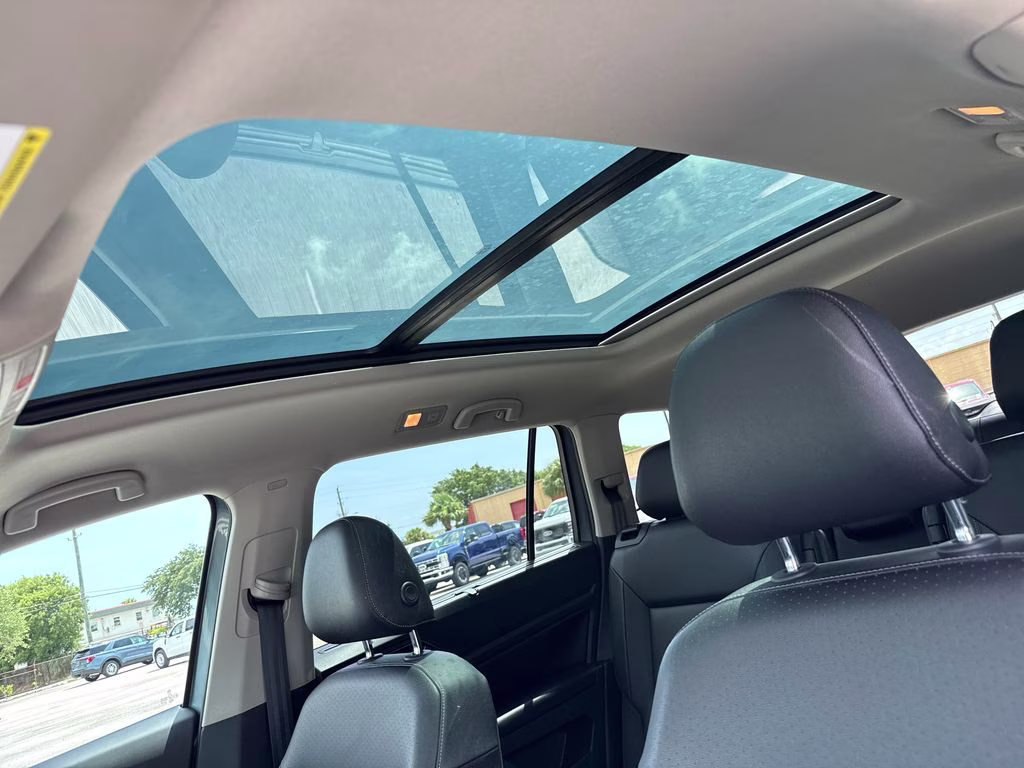 2019 Platinum Gray Metallic Volkswagen Atlas 3.6L V6 SEL R-Line FWD SUV