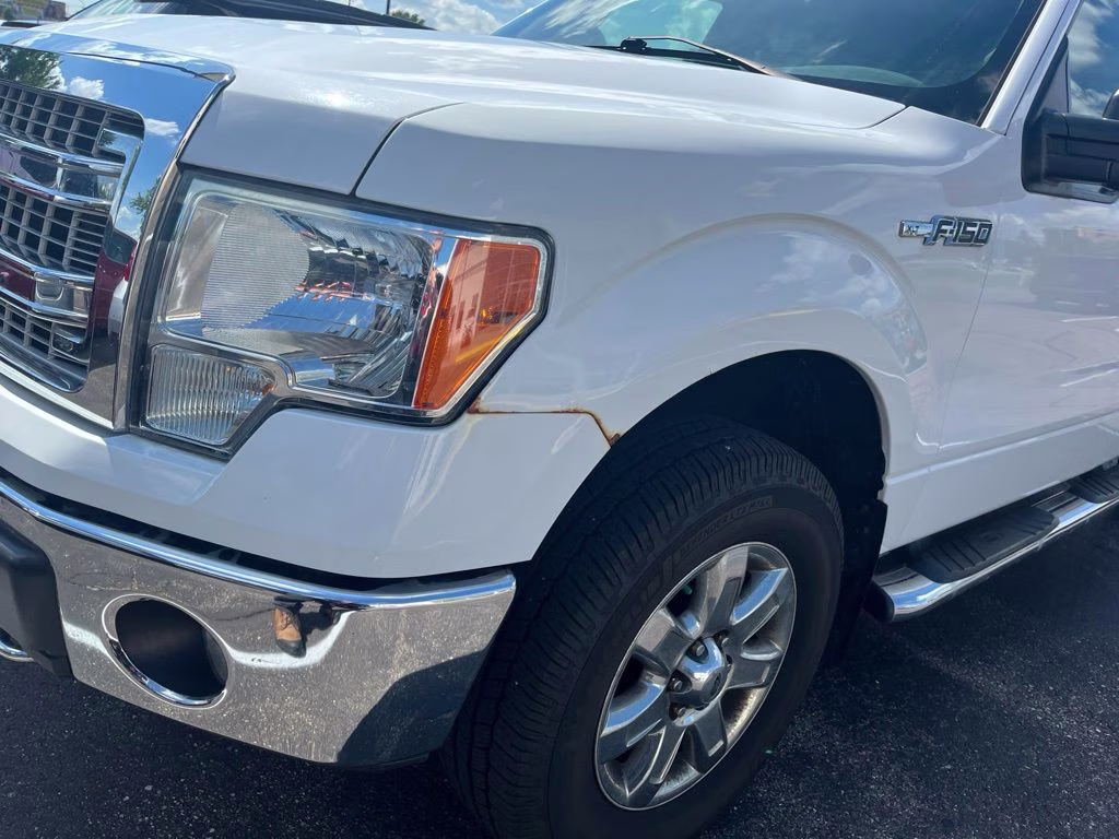 2014 Oxford White Ford F-150 XLT Plus w/Convenience Pkg 4X4 Truck