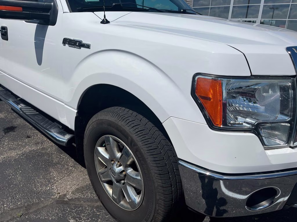2014 Oxford White Ford F-150 XLT Plus w/Convenience Pkg 4X4 Truck