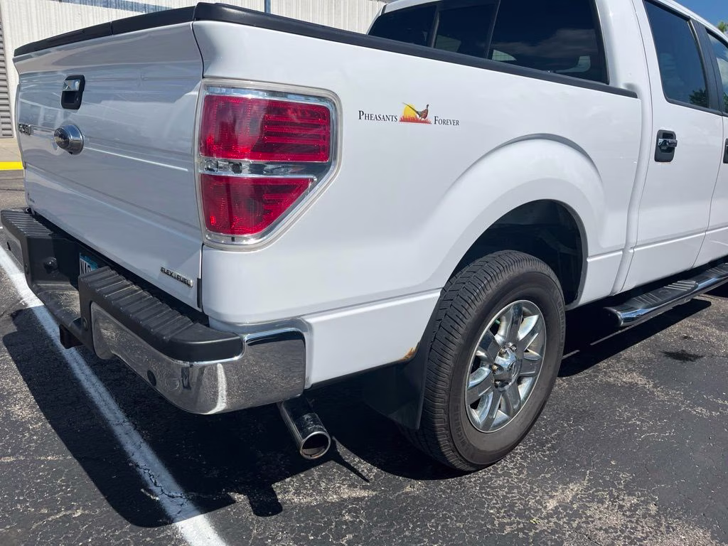 2014 Oxford White Ford F-150 XLT Plus w/Convenience Pkg 4X4 Truck
