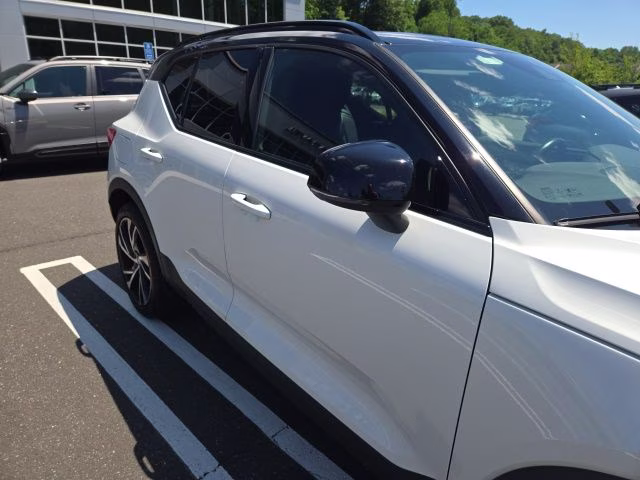 2021 White Volvo XC40 R-Design AWD SUV