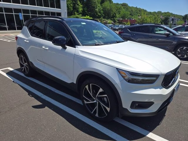 2021 White Volvo XC40 R-Design AWD SUV