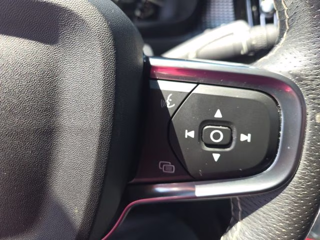 2021 White Volvo XC40 R-Design AWD SUV