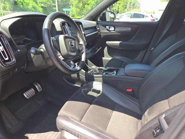 2021 White Volvo XC40 R-Design AWD SUV