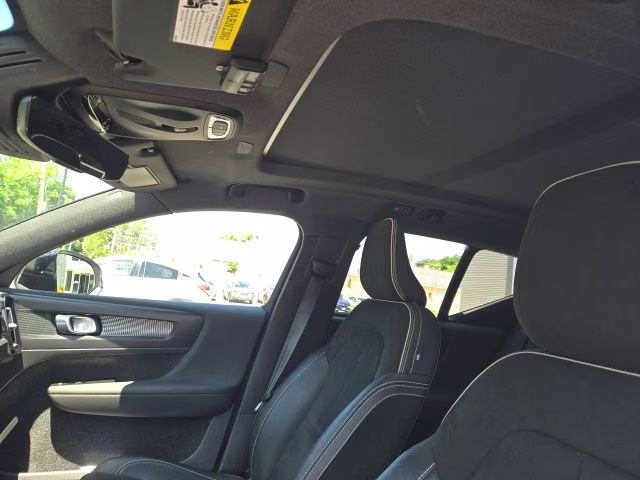 2021 White Volvo XC40 R-Design AWD SUV