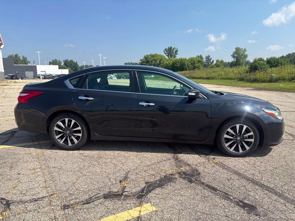 2017 Super Black Nissan Altima 2.5 SL FWD Sedan