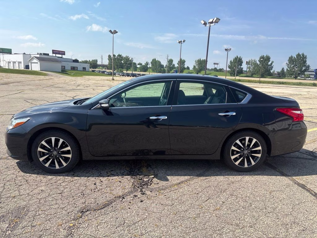 2017 Super Black Nissan Altima 2.5 SL FWD Sedan