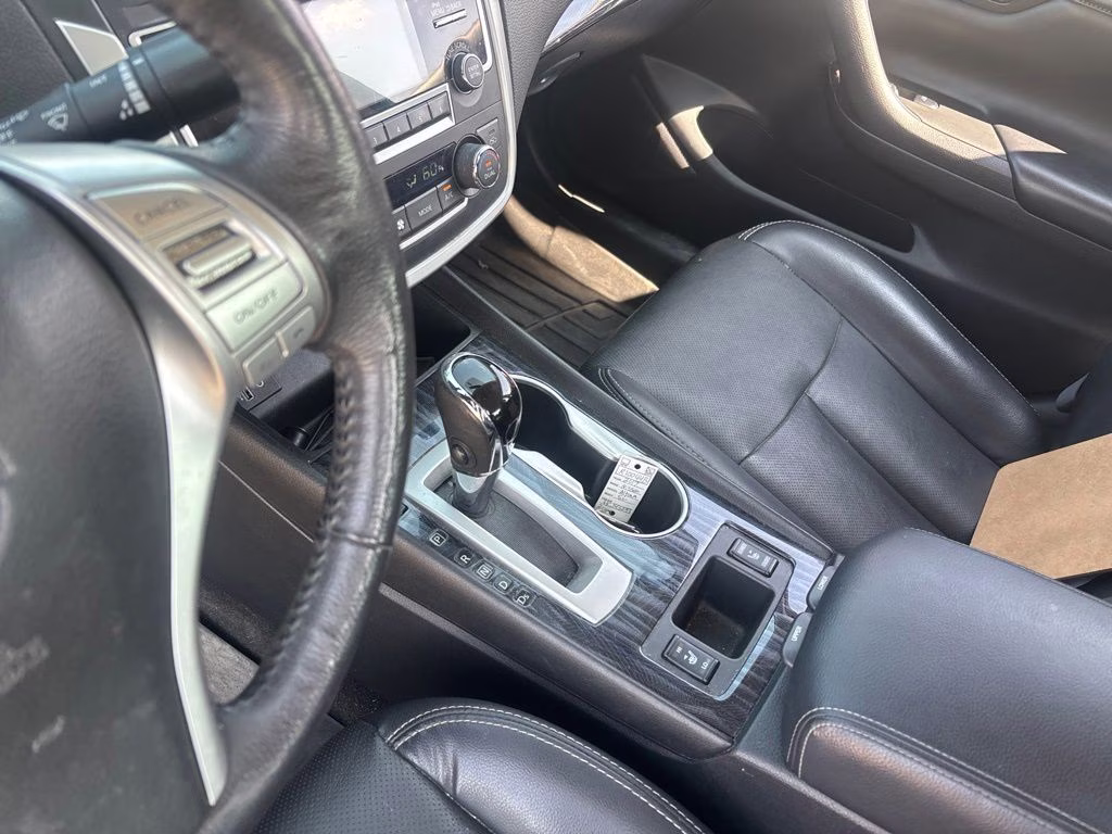 2017 Super Black Nissan Altima 2.5 SL FWD Sedan