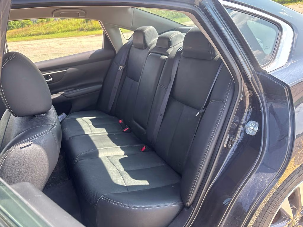 2017 Super Black Nissan Altima 2.5 SL FWD Sedan