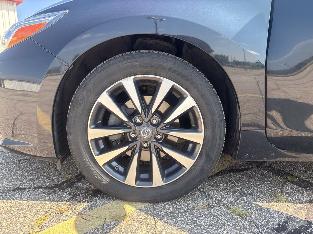 2017 Super Black Nissan Altima 2.5 SL FWD Sedan