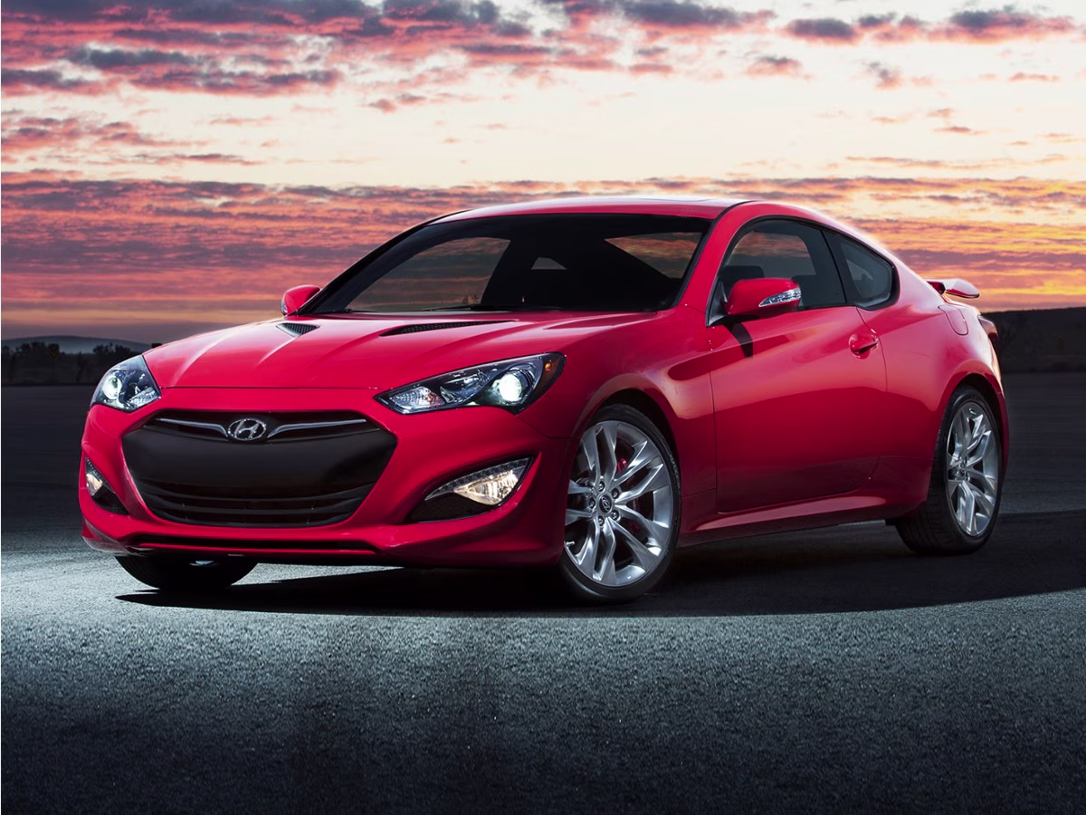 2016 Santiago Silver Metallic Hyundai Genesis Coupe 3.8 Ultimate RWD Coupe