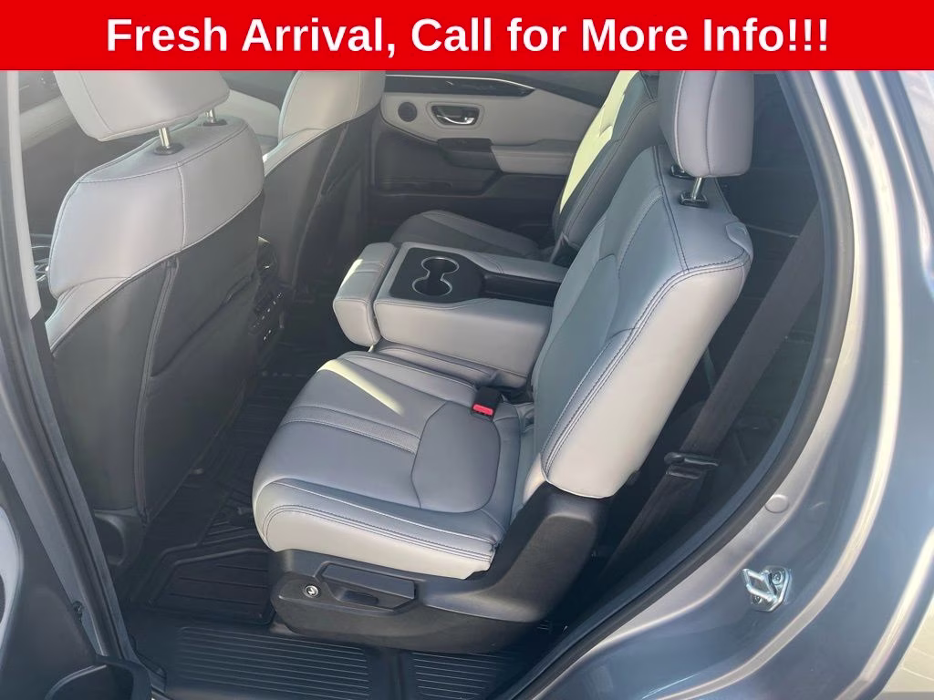 2025 Lunar Silver Metallic Honda Pilot EX-L AWD SUV