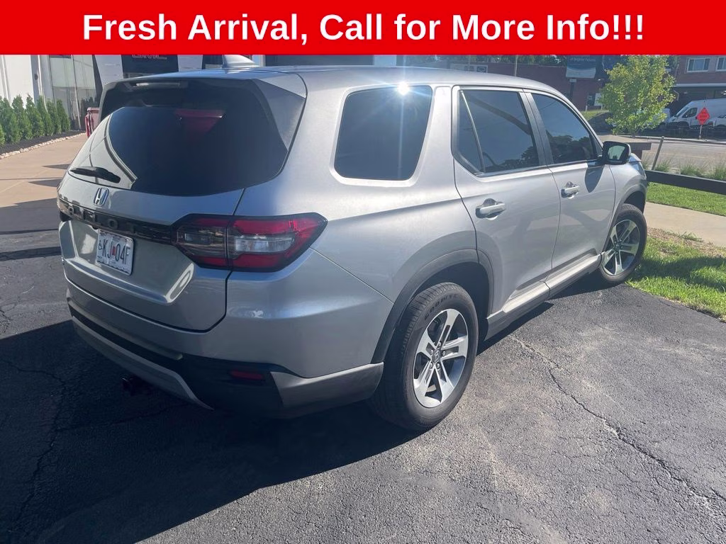 2025 Lunar Silver Metallic Honda Pilot EX-L AWD SUV