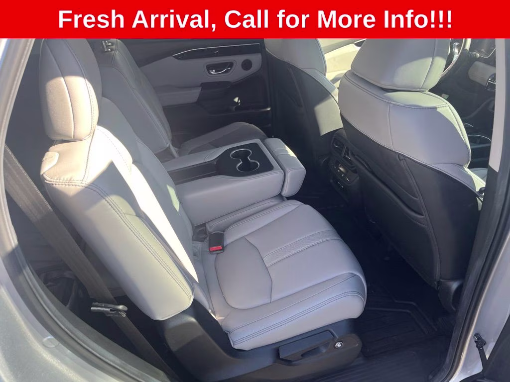2025 Lunar Silver Metallic Honda Pilot EX-L AWD SUV